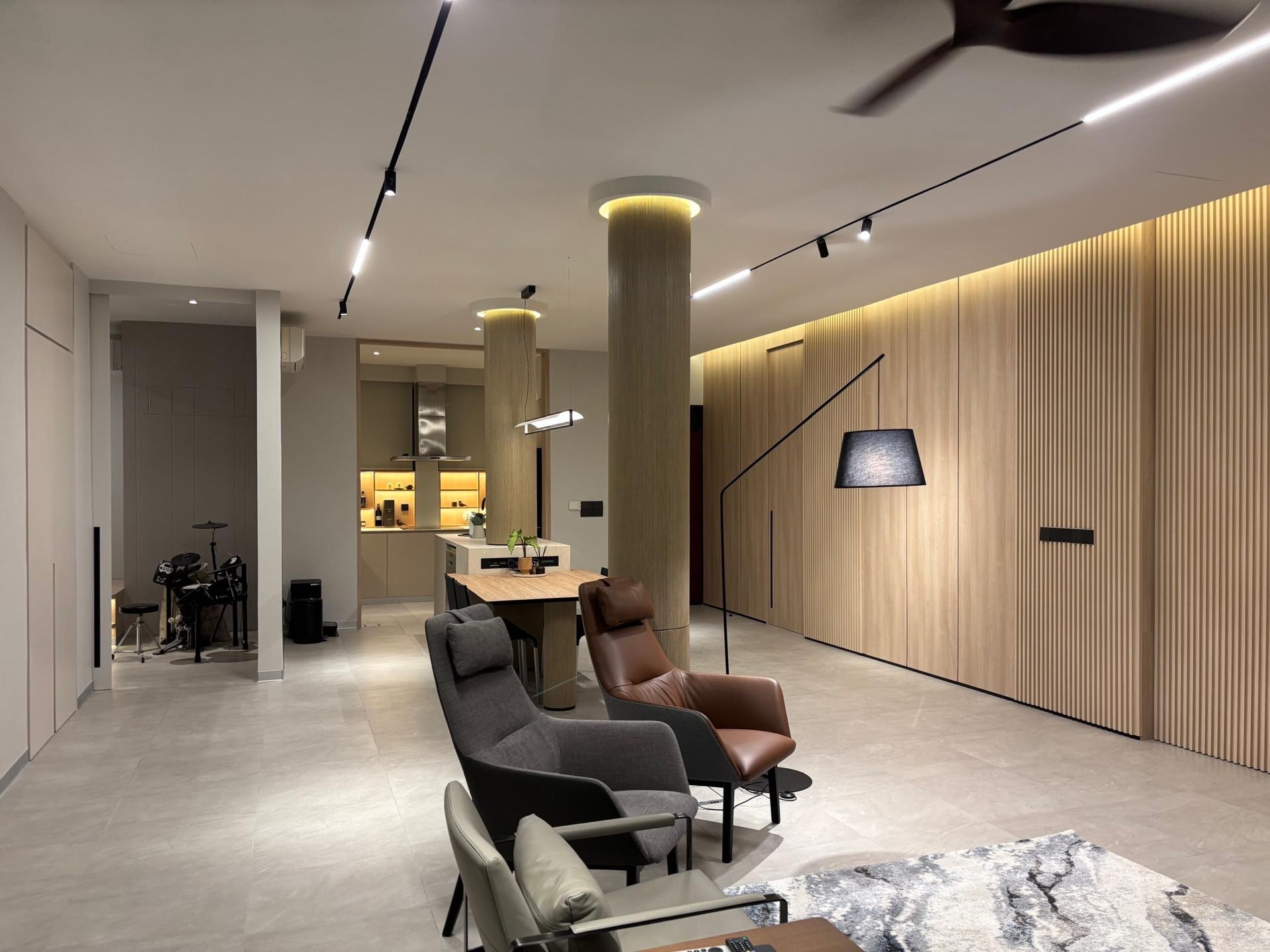 Open living space with tailored furniture